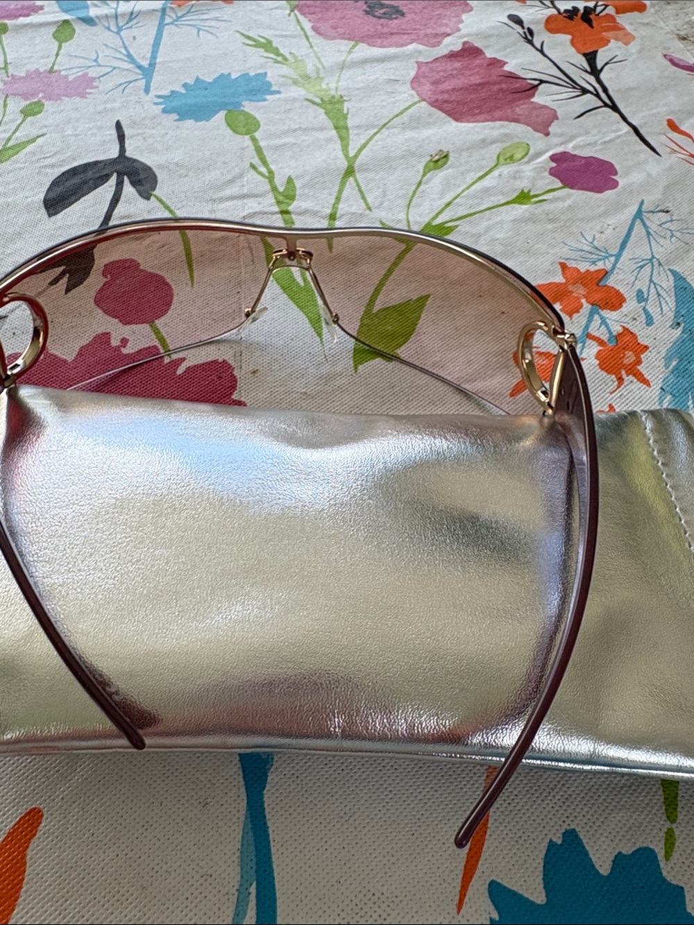 GUCCI Y2K Women's Rimless Shield Sunglasses - Light Pink Lenses - Picture 5 of 5
